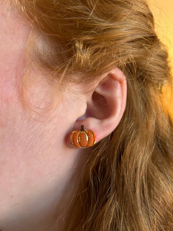 Autumn-themed polymer clay pumpkin stud earrings with gold leaf, ideal gift for fall fashion lovers